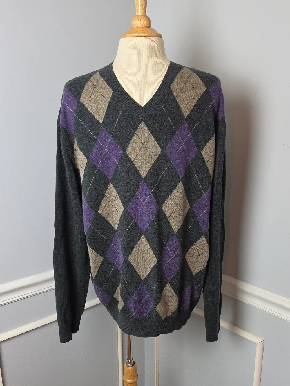 Banana Republic Factory Charcoal Gray Purple Argyle V-Neck Office Preppy Sweater